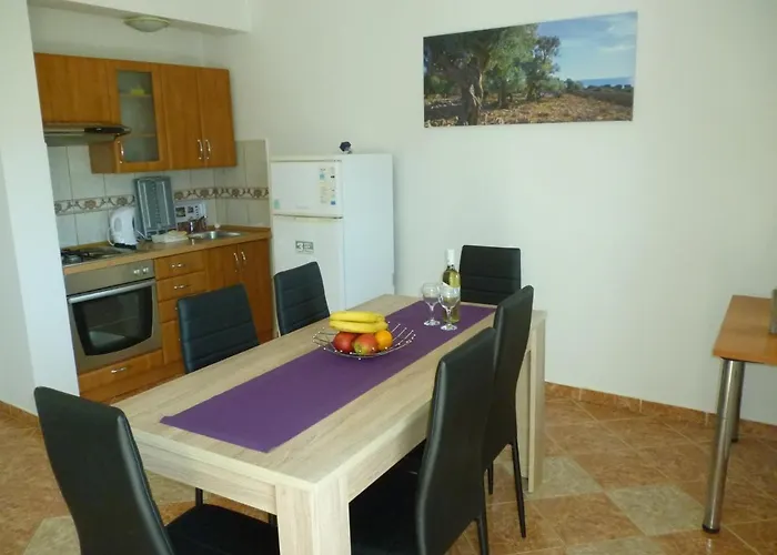 Bed and breakfast & Lucie Posedarje